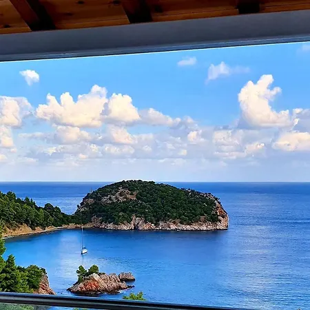 Guest house Mando Beachfront Stafylos