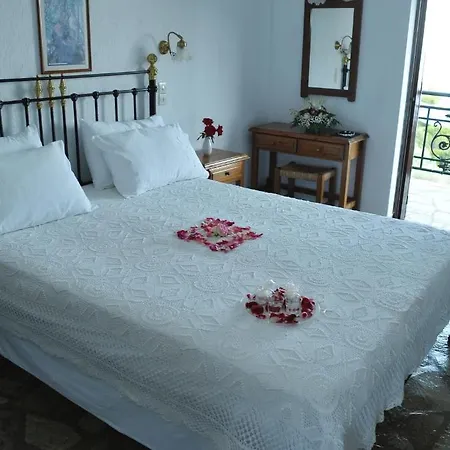 Guest house Mando Beachfront 3*