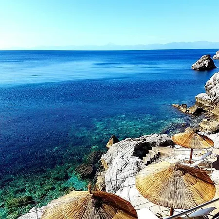 Pensjonat Mando Beachfront 4*