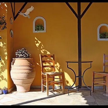 Guest house Mando Beachfront 3*