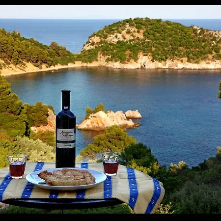 Mando Beachfront Guest house Stafylos