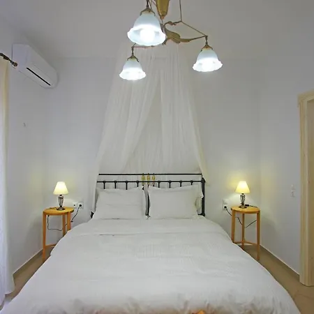 Mando Beachfront Guest house 3*