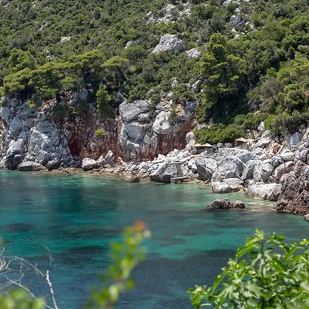 Mando Beachfront Penzion 4*