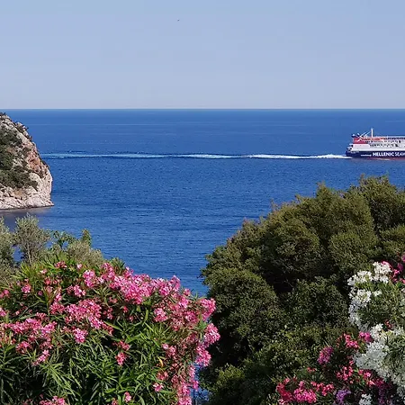 Mando Beachfront Pensjonat 4*