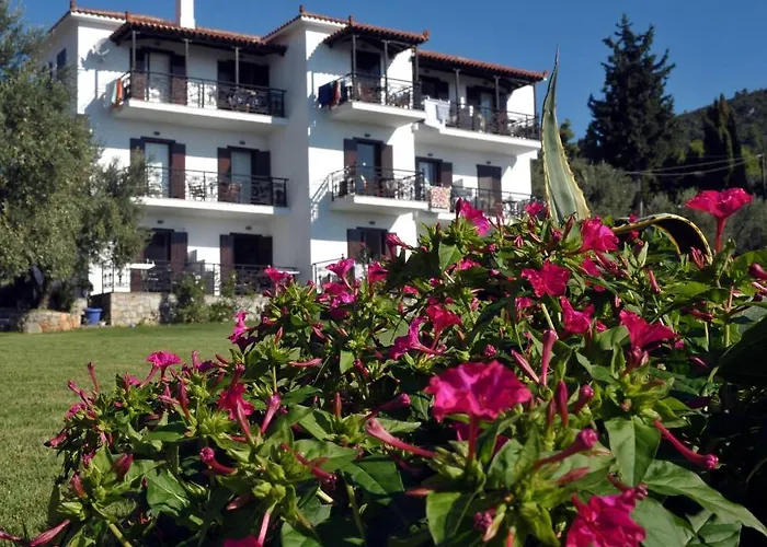 Mando Beachfront Стафилос