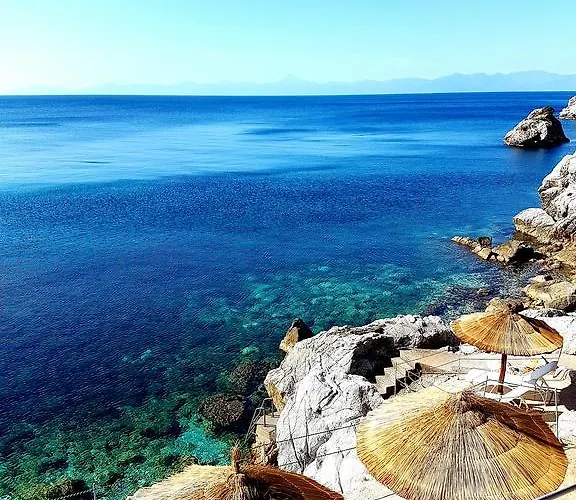 Гостевой дом Mando Beachfront 4*