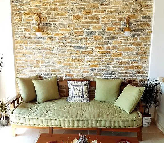 Гостевой дом Mando Beachfront Стафилос