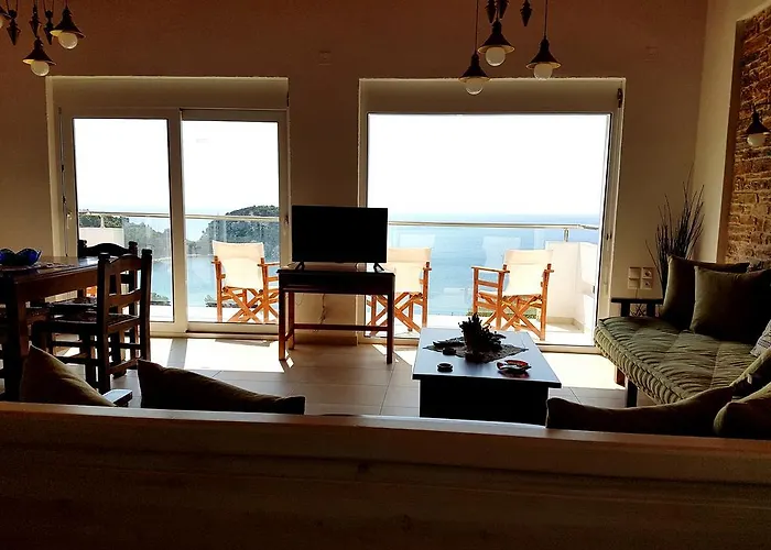 Mando Beachfront Стафилос