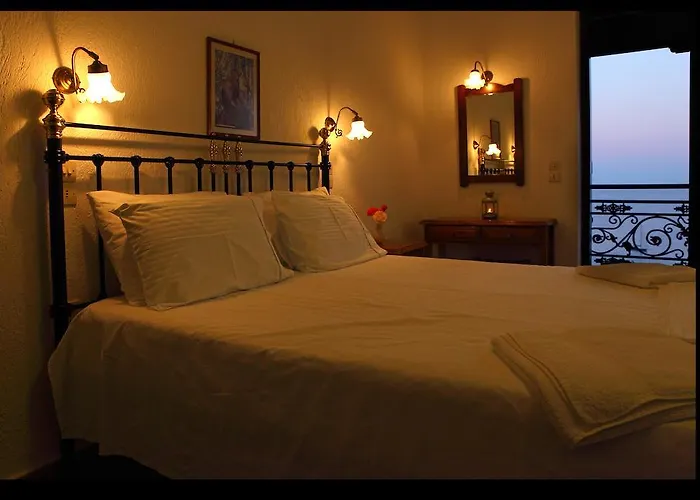 Mando Beachfront Стафилос