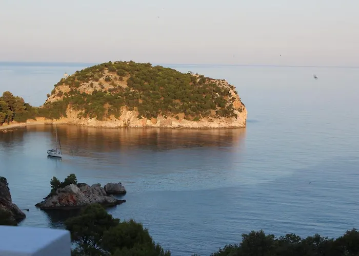 Mando Beachfront Гостевой дом 4*